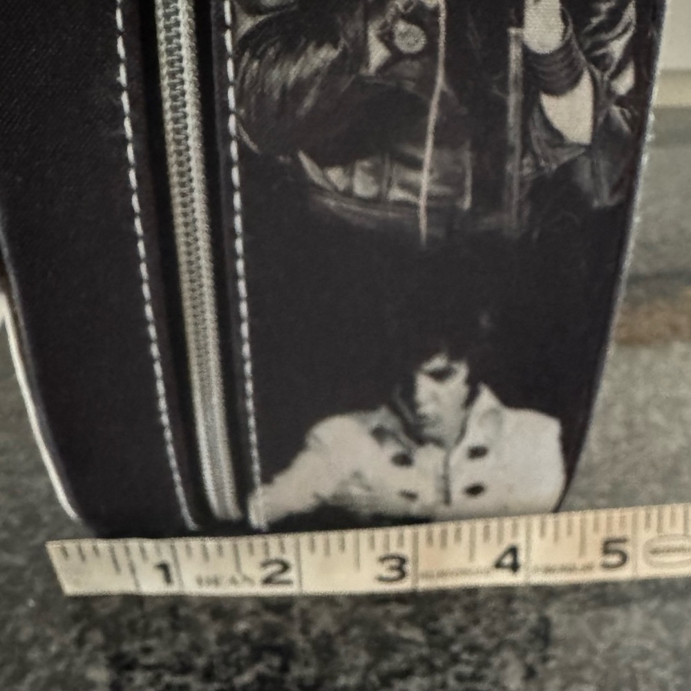 Elvis Makeup Case - image 7